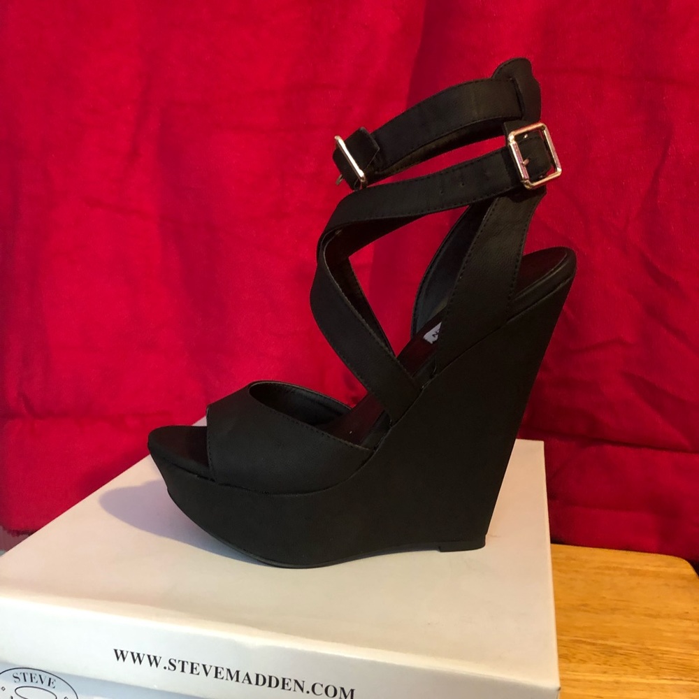 Black Steve Madden wedges! Super cute worn once!